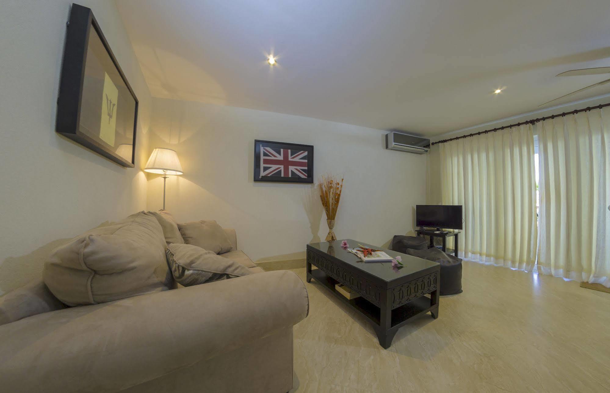 Lantana Barbados Condos Saint James Exterior foto